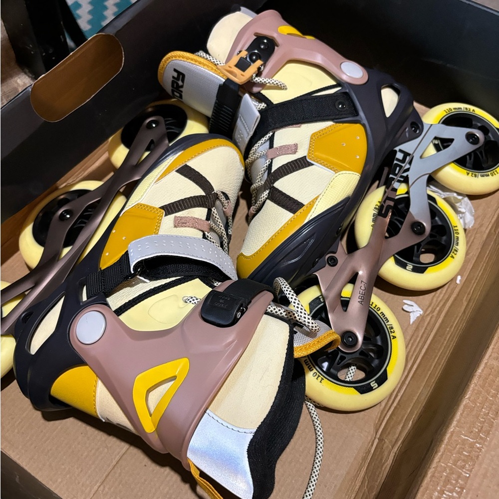 • STORY yellow roller blades • - Picture 5 of 6